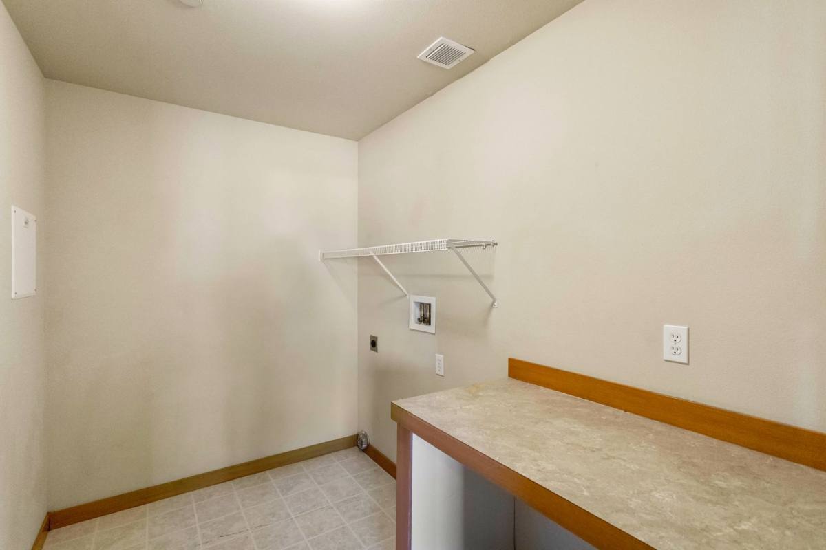 Townhouse for rent at 259 SE Ely St, Oak Harbor, WA 98277
