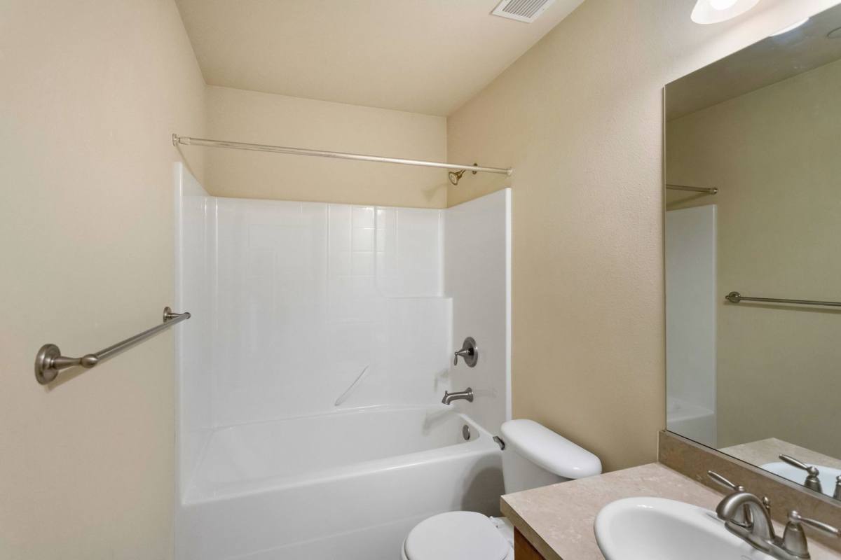 Townhouse for rent at 259 SE Ely St, Oak Harbor, WA 98277