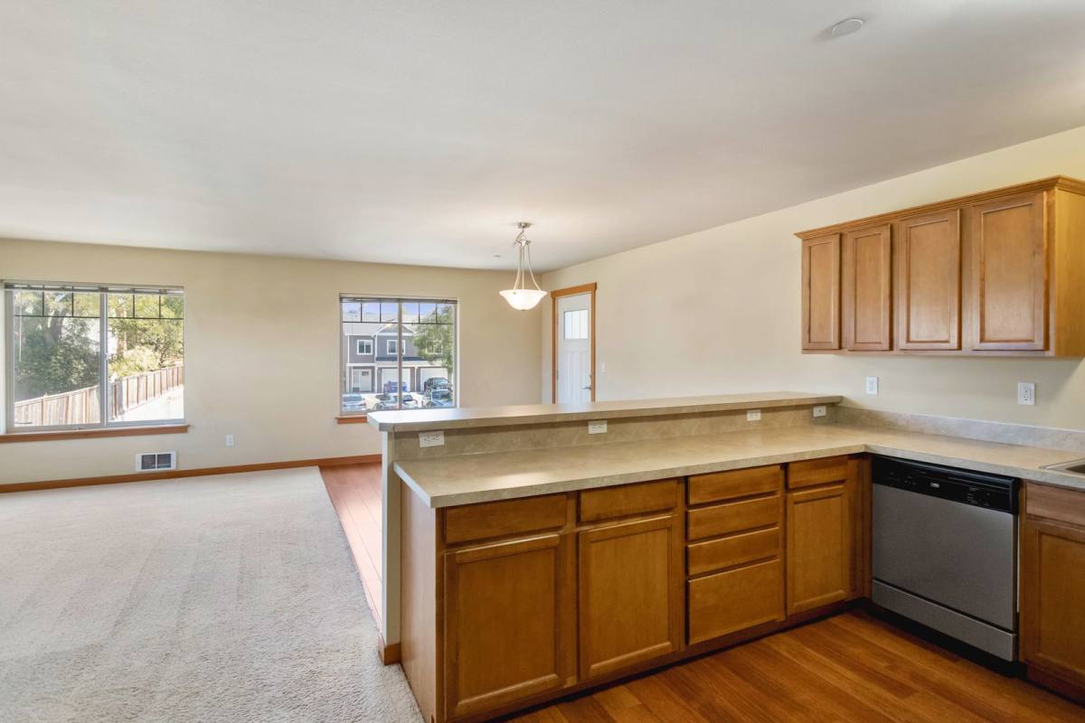 Townhouse for rent at 259 SE Ely St, Oak Harbor, WA 98277