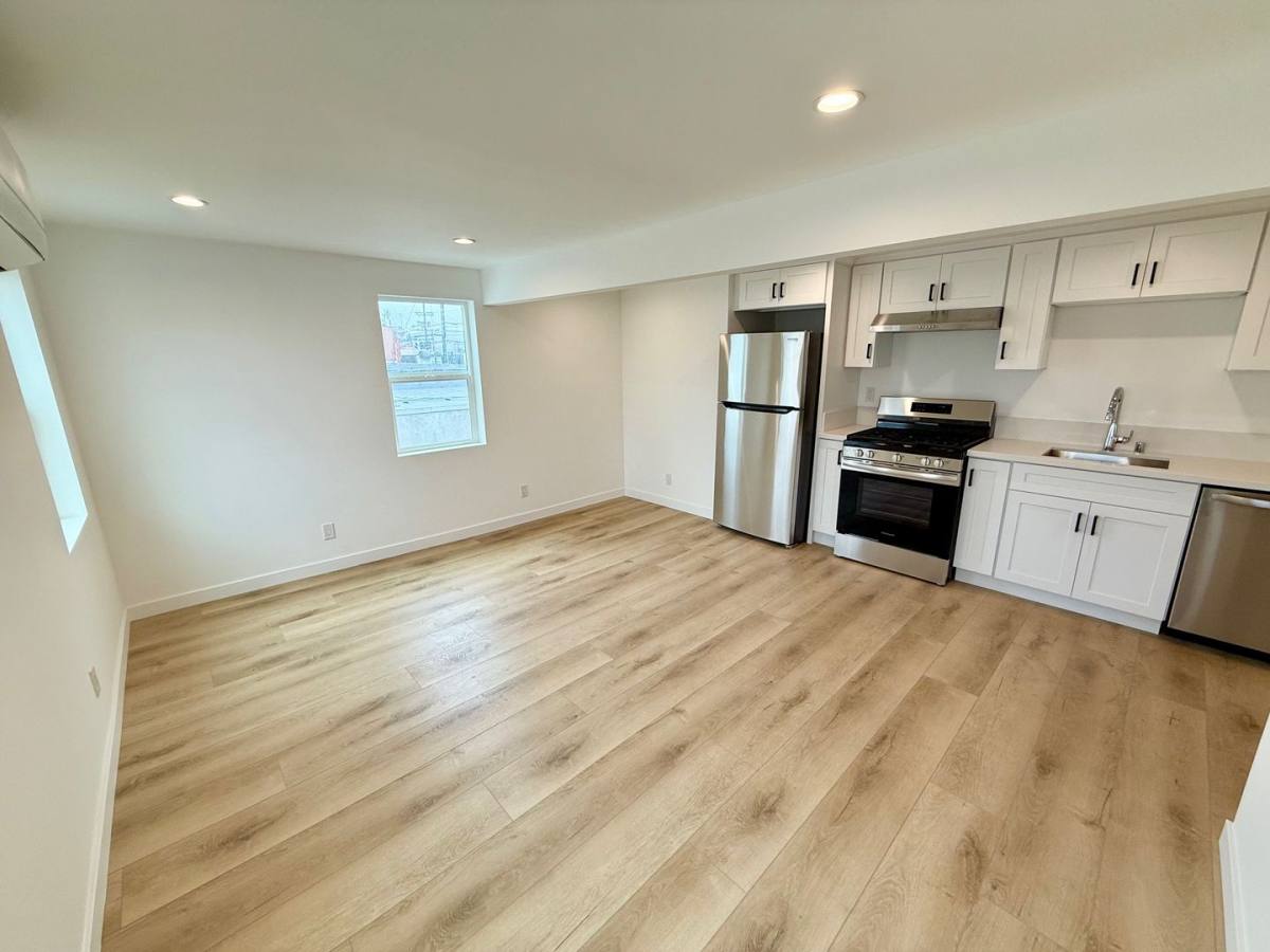Apartment for rent at 1021 Venice Blvd, Los Angeles, CA 90015