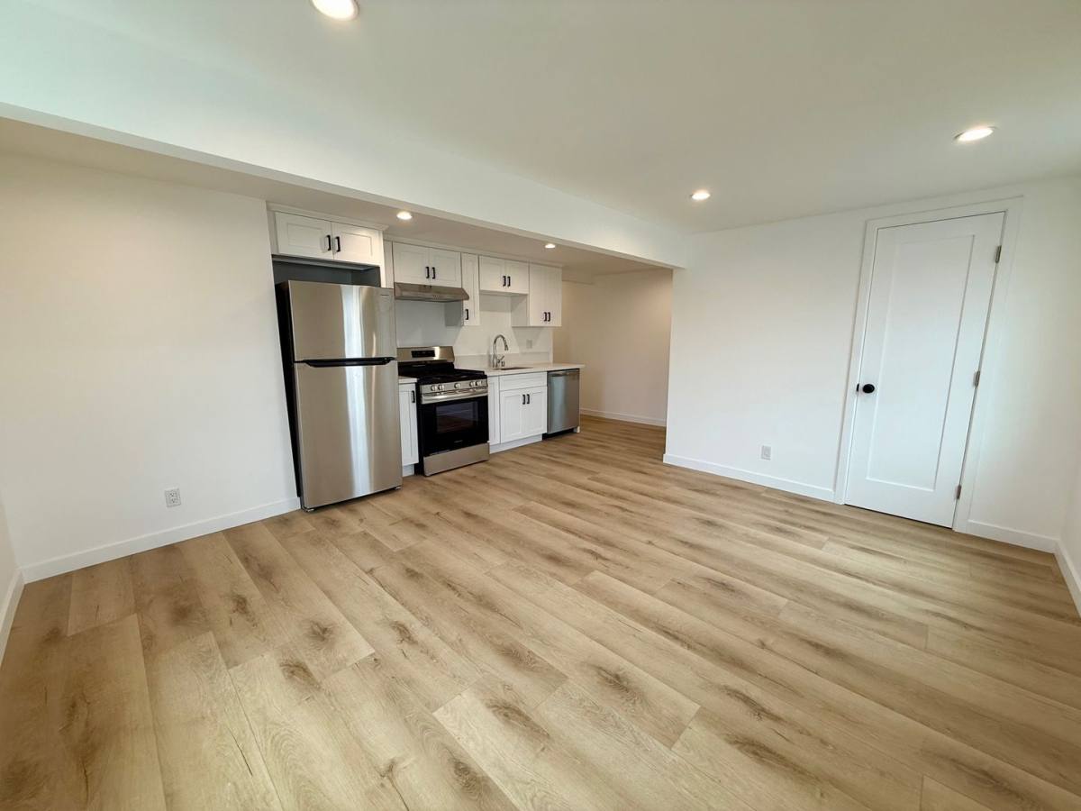 Apartment for rent at 1021 Venice Blvd, Los Angeles, CA 90015