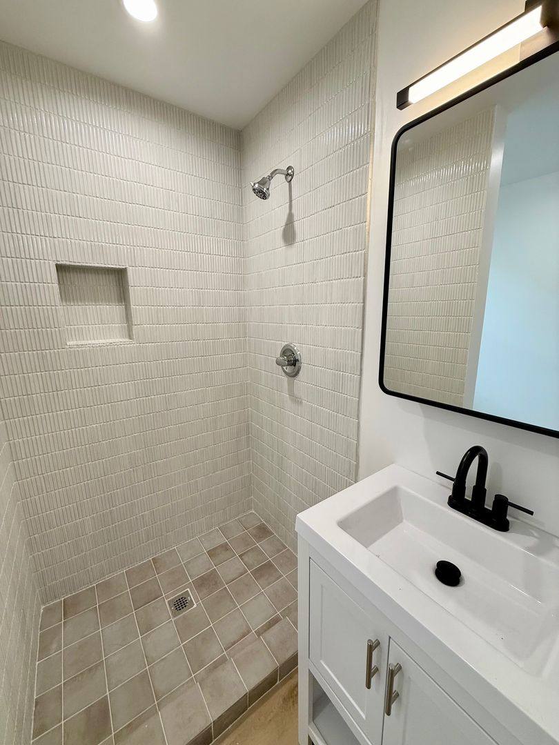 Apartment for rent at 1021 Venice Blvd, Los Angeles, CA 90015