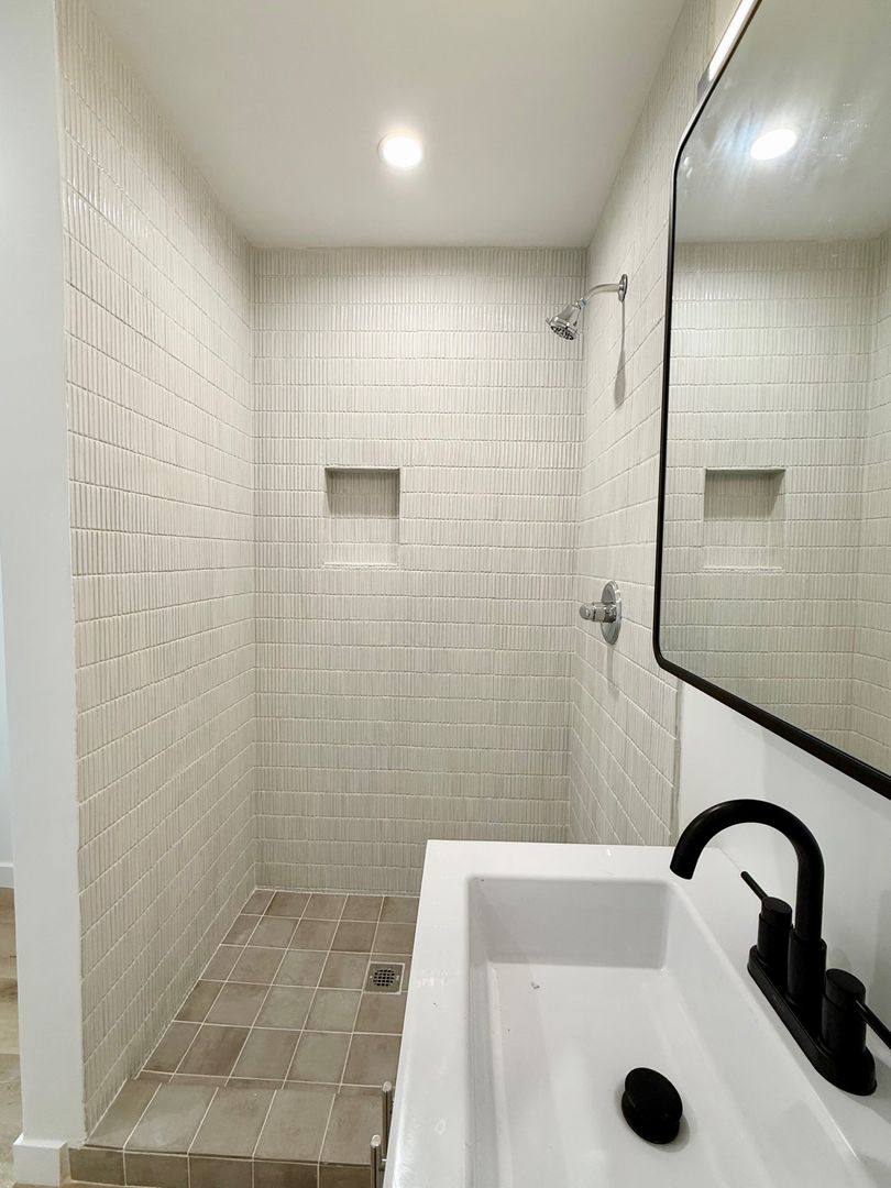 Apartment for rent at 1021 Venice Blvd, Los Angeles, CA 90015