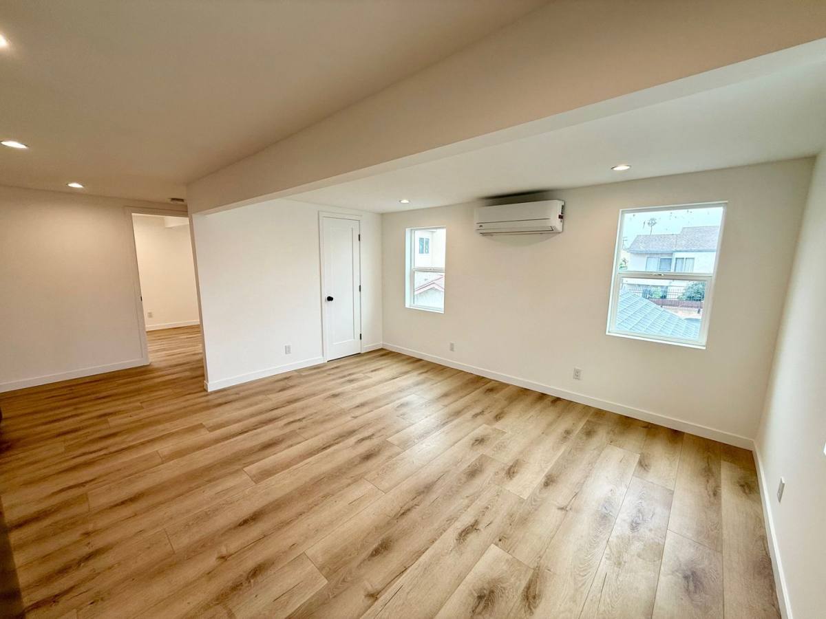 Apartment for rent at 1021 Venice Blvd, Los Angeles, CA 90015
