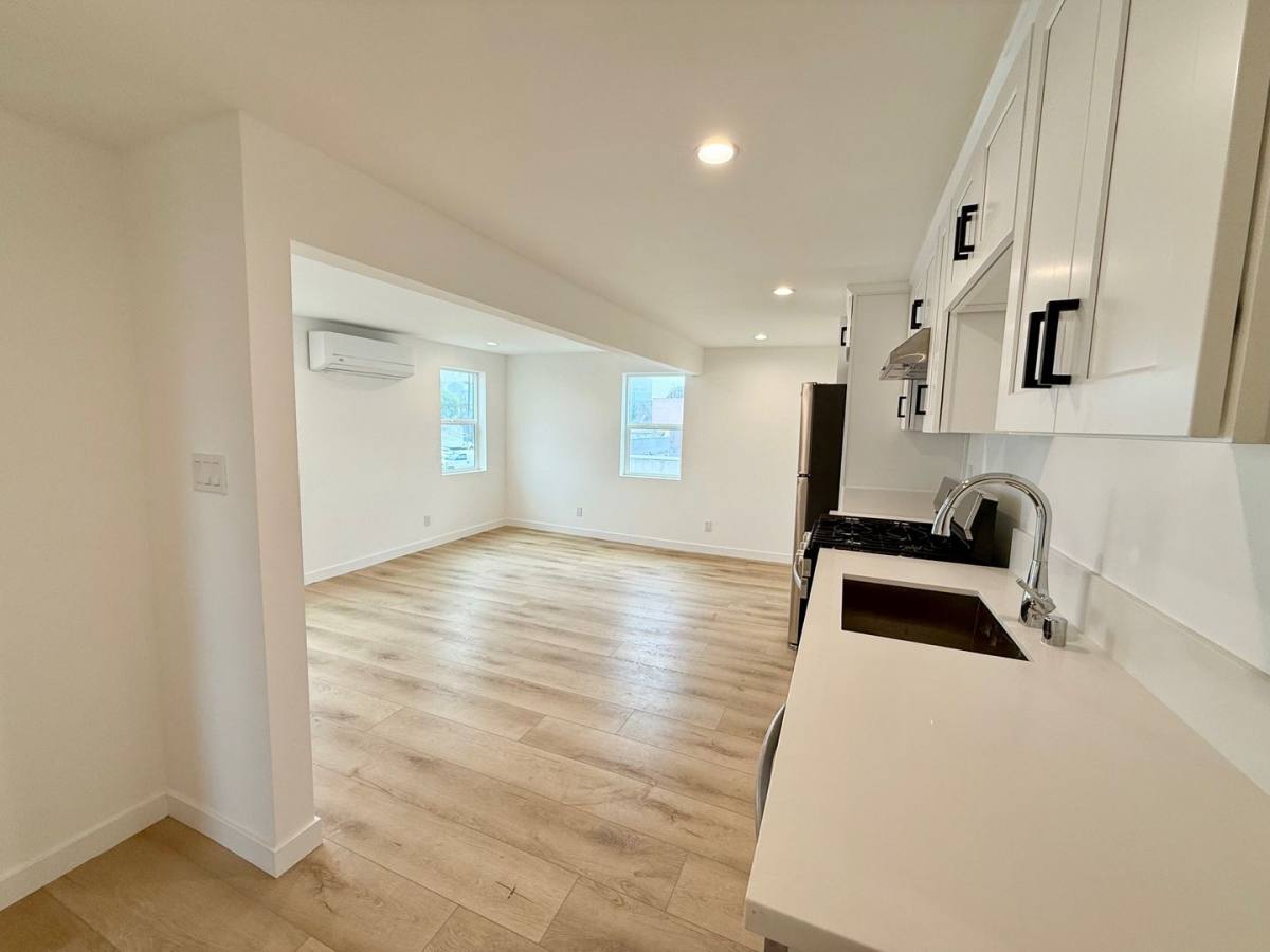 Apartment for rent at 1021 Venice Blvd, Los Angeles, CA 90015