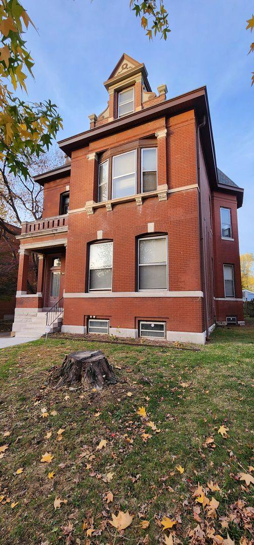 Apartment for rent at 3517 Magnolia Ave, Saint Louis, MO 63118