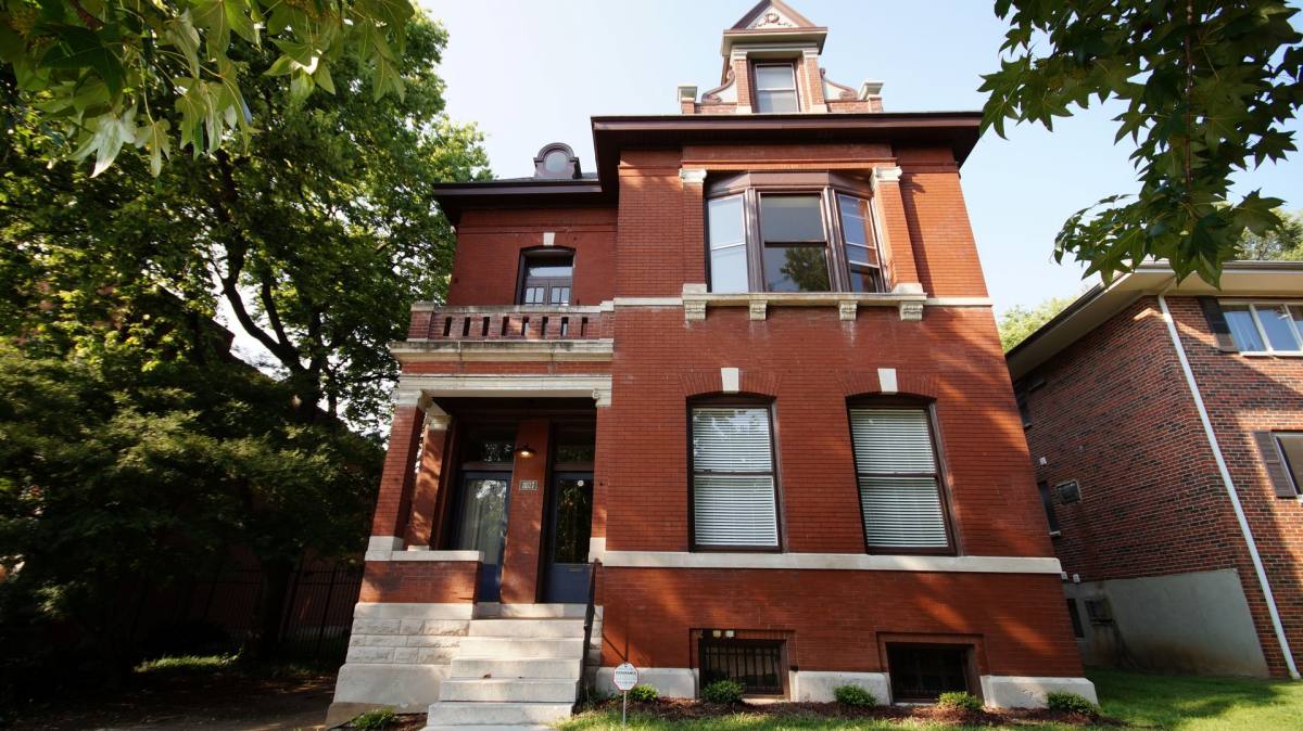 Apartment for rent at 3517 Magnolia Ave, Saint Louis, MO 63118