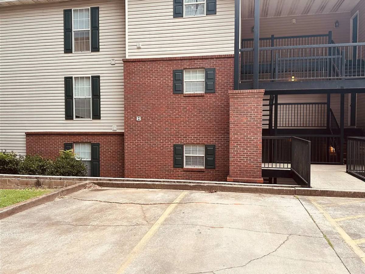 Condo for rent at 618 8th Ave, Opelika, AL 36801