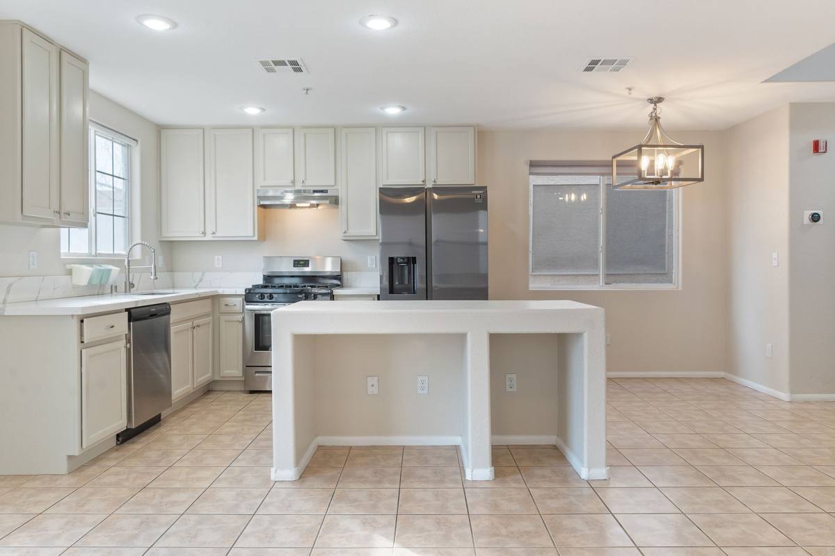 Townhouse for rent at 3211 Sunrise Cove Ave, North Las Vegas, NV 89031