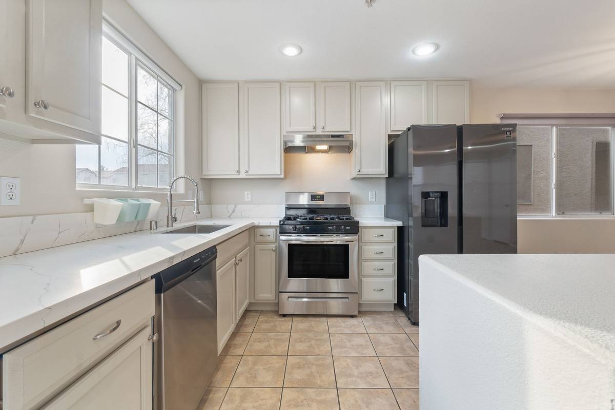 Townhouse for rent at 3211 Sunrise Cove Ave, North Las Vegas, NV 89031