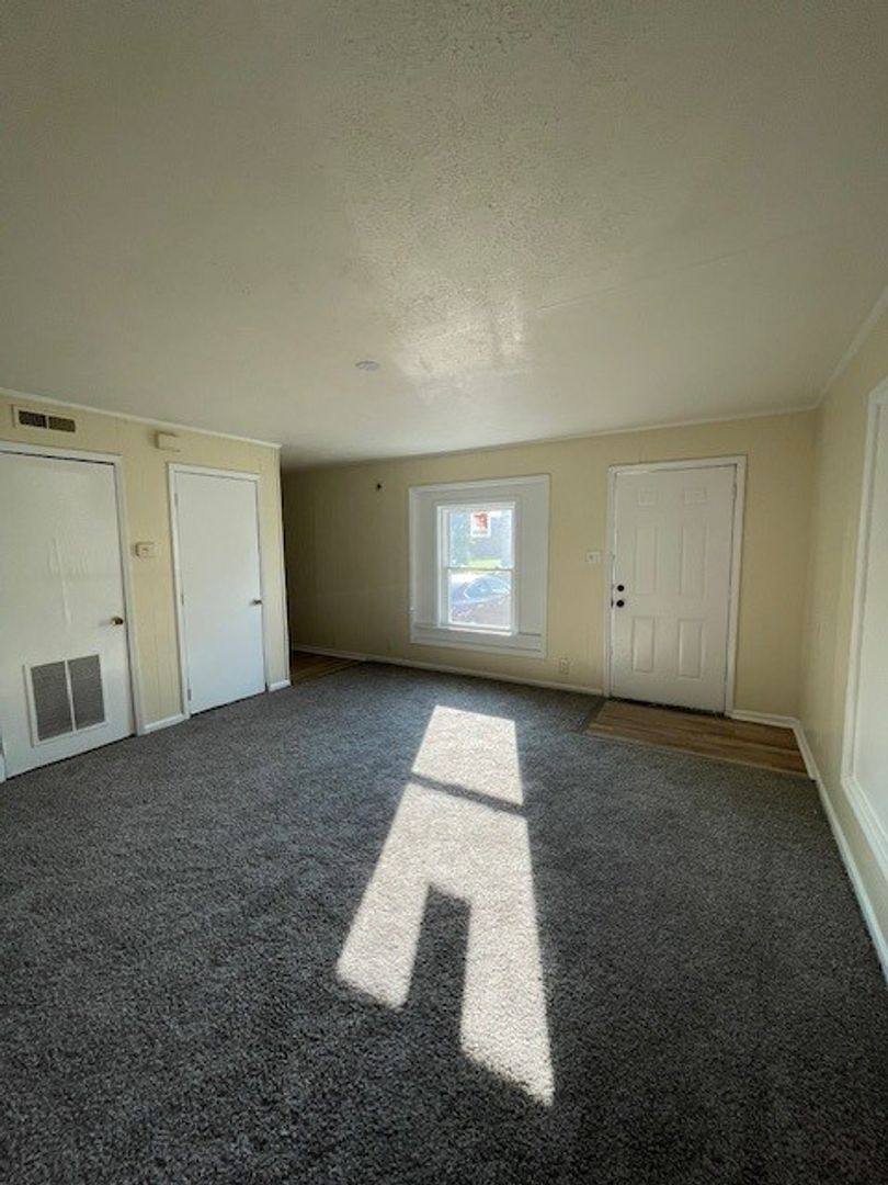 Apartment for rent at 101 N Clay St, Hopkinsville, KY 42240