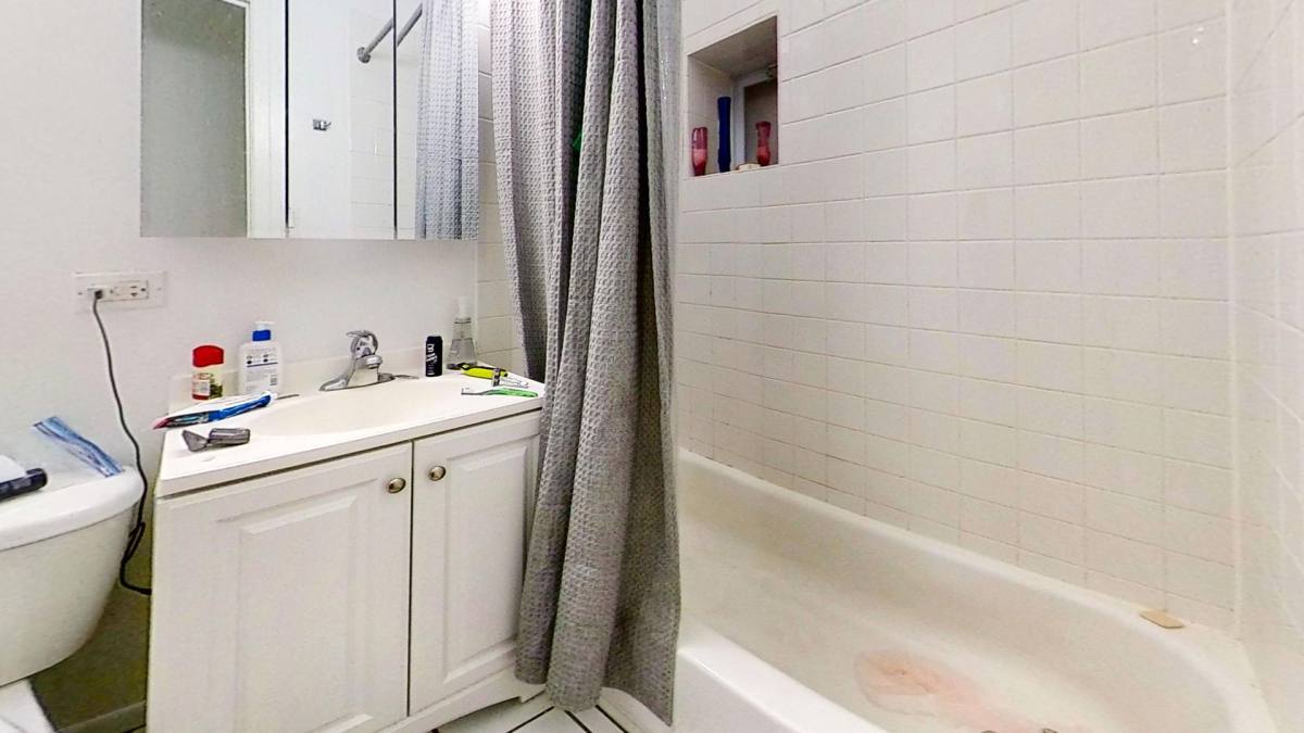 Apartment for rent at 701 W Belmont Ave, Chicago, IL 60657
