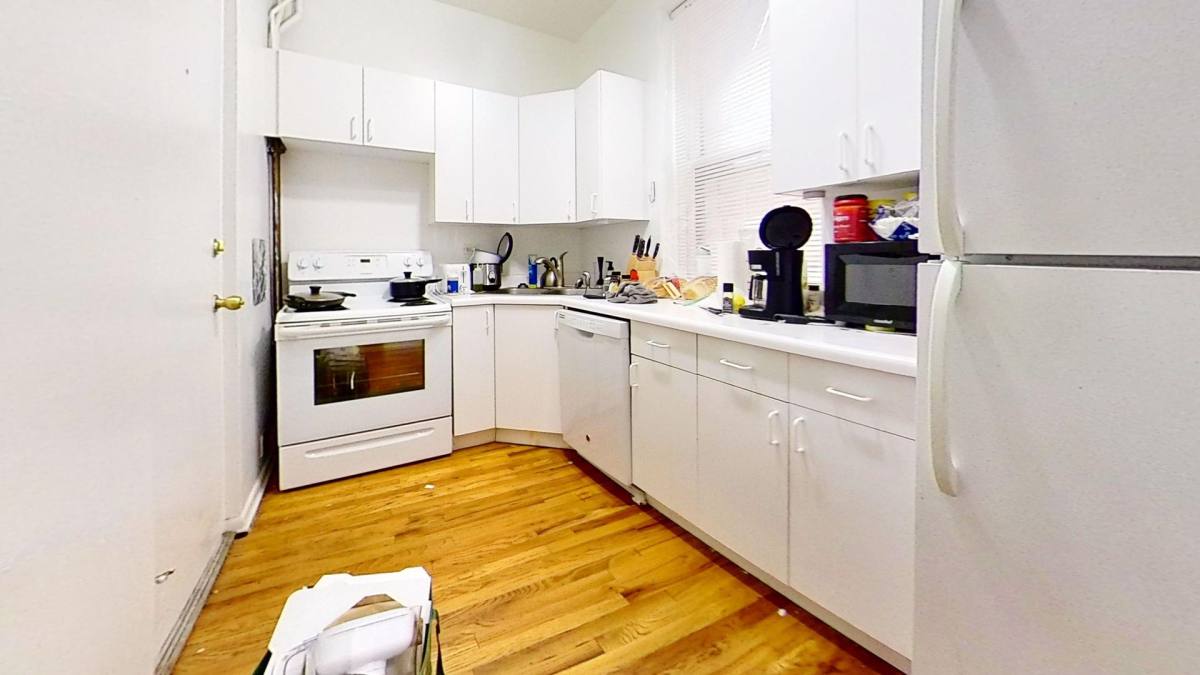 Apartment for rent at 701 W Belmont Ave, Chicago, IL 60657