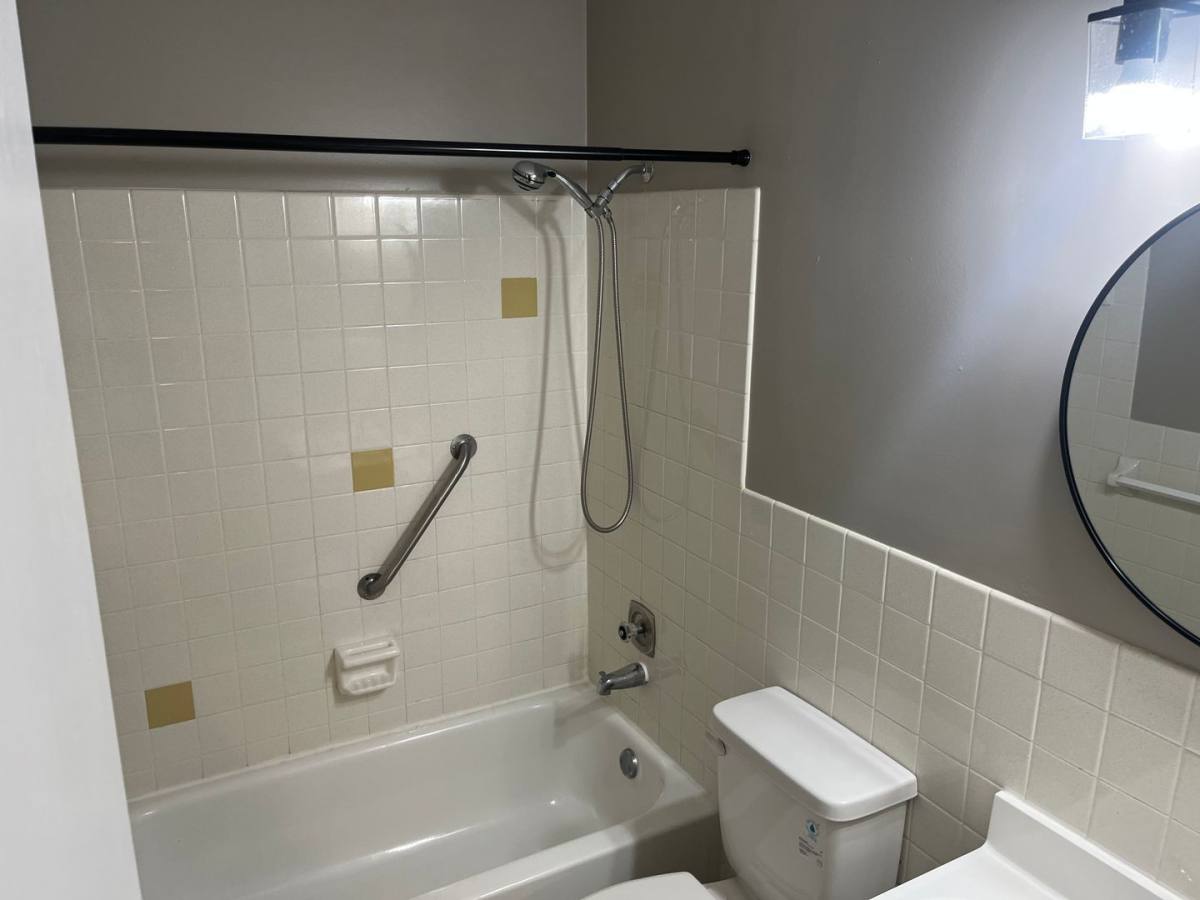 Apartment for rent at 1725 Kenwood Ave, Duluth, MN 55811