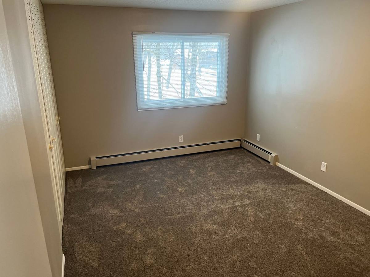 Apartment for rent at 1725 Kenwood Ave, Duluth, MN 55811