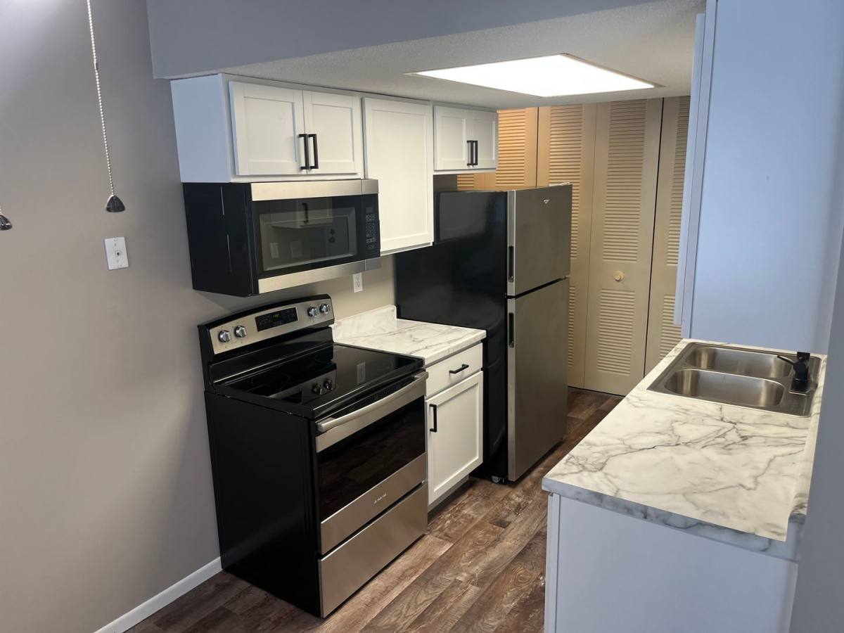 Apartment for rent at 1725 Kenwood Ave, Duluth, MN 55811