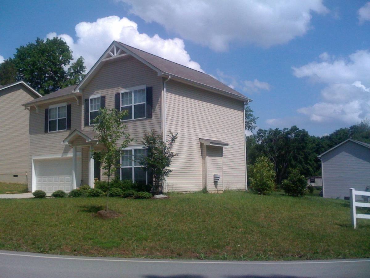 House for rent at 2704 Sands Rd, Knoxville, TN 37931
