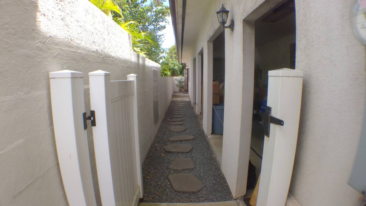 Apartment for rent at 6109 Kalanianole Highway, Honolulu, HI 96821