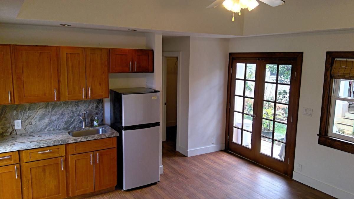 Apartment for rent at 6109 Kalanianole Highway, Honolulu, HI 96821