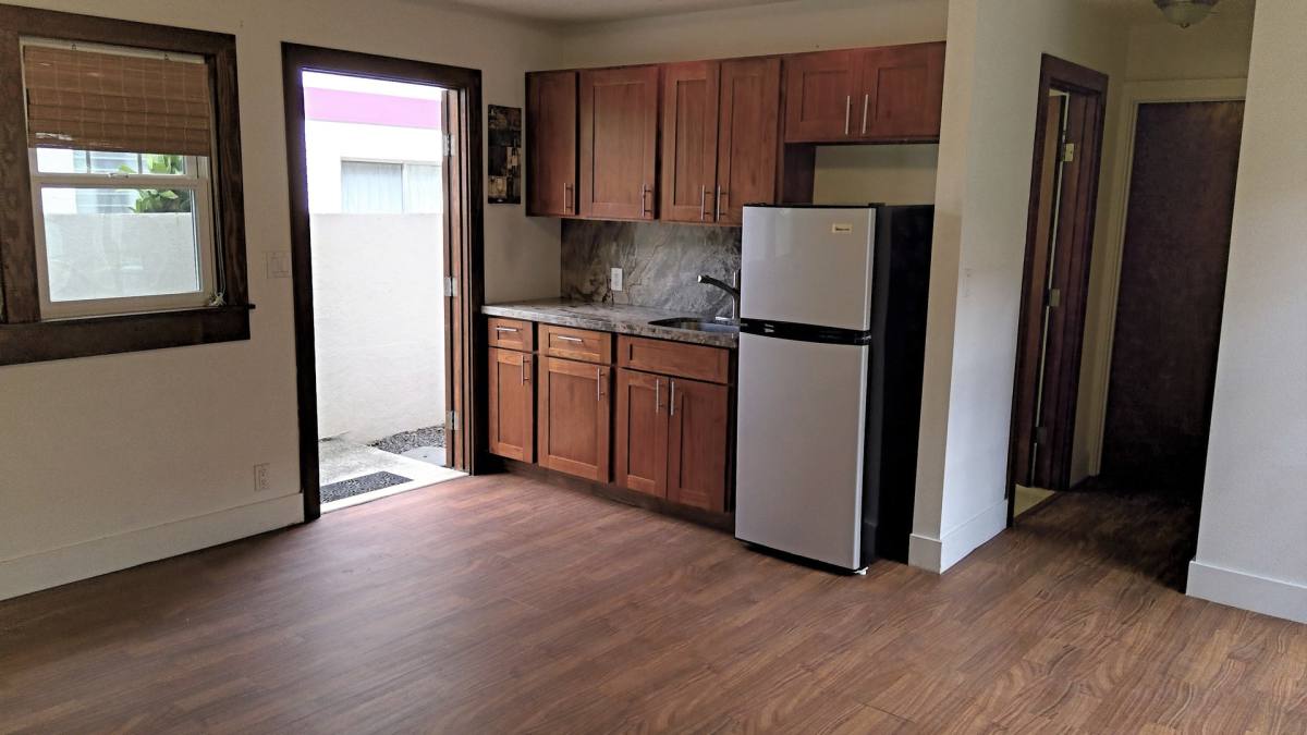 Apartment for rent at 6109 Kalanianole Highway, Honolulu, HI 96821