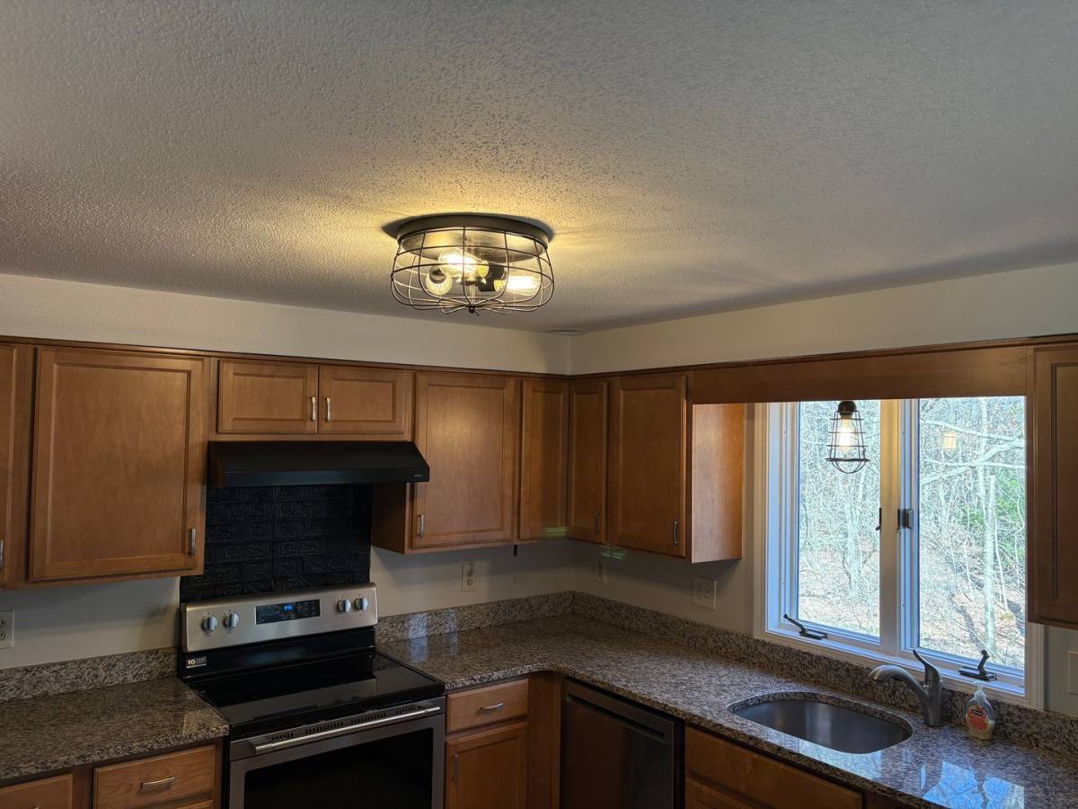 Apartment for rent at 15R Bonnie Lane, Derry, NH 03038