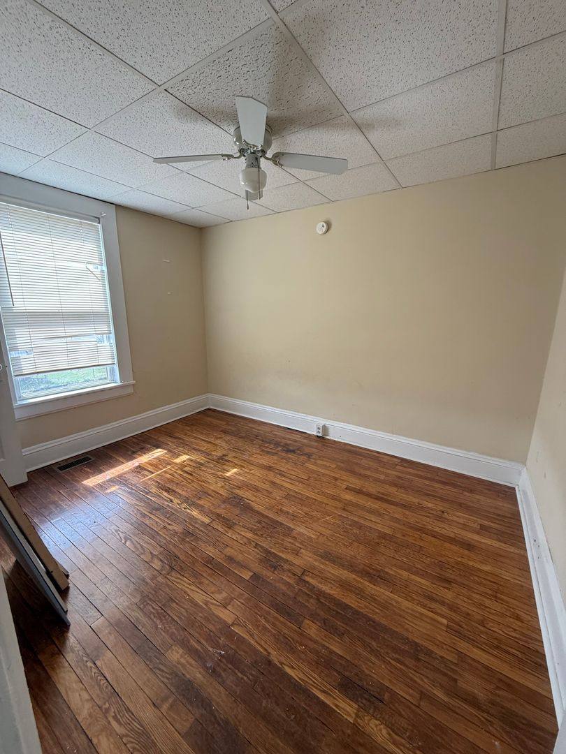 Apartment for rent at 917 Cart St, Charleston, WV 25311