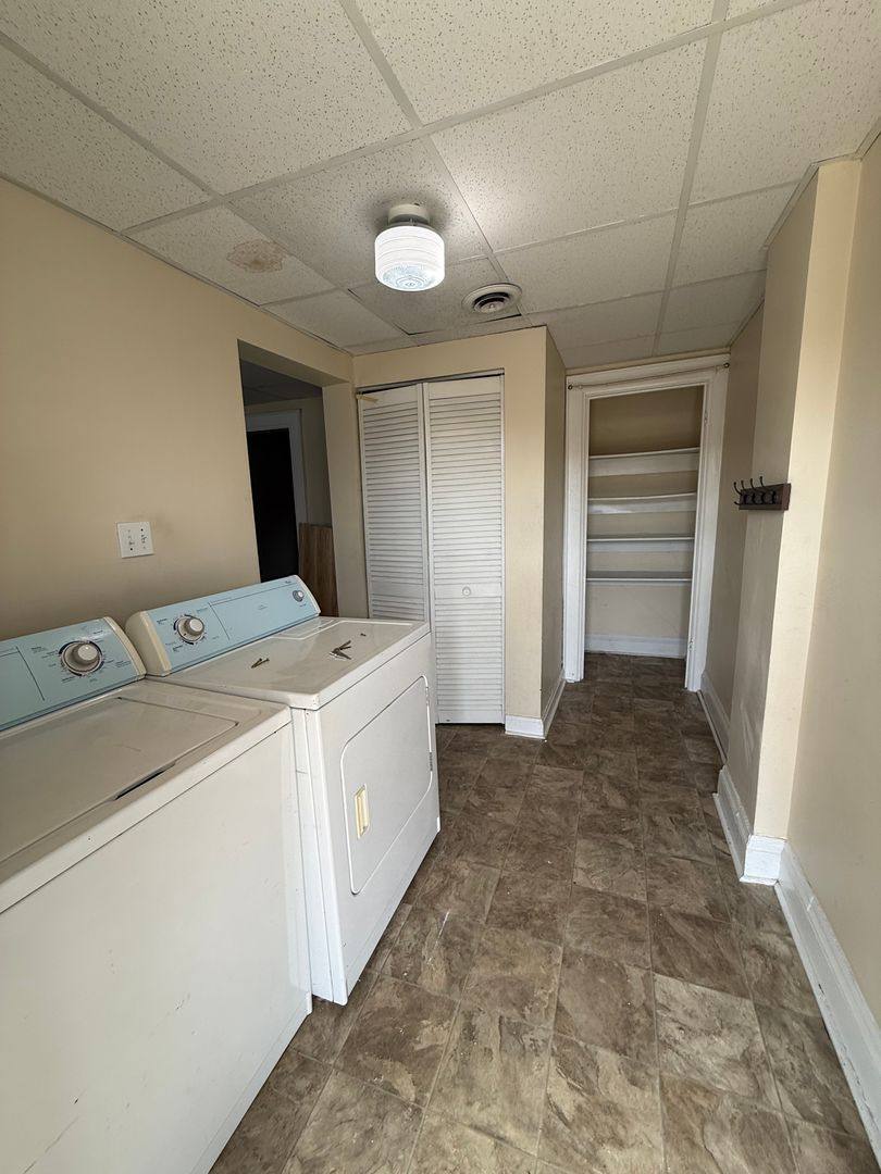 Apartment for rent at 917 Cart St, Charleston, WV 25311
