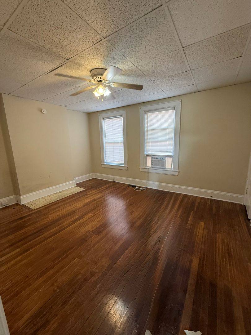 Apartment for rent at 917 Cart St, Charleston, WV 25311