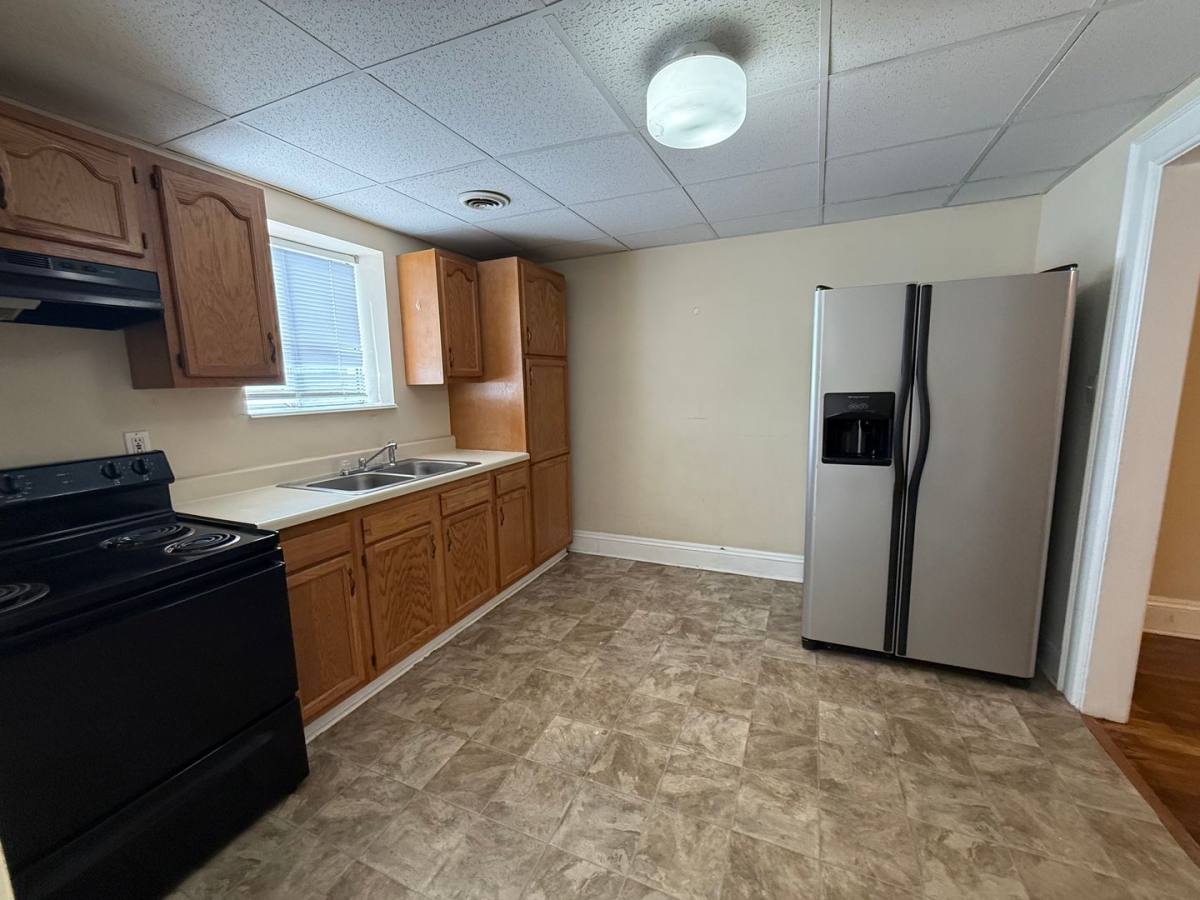 Apartment for rent at 917 Cart St, Charleston, WV 25311