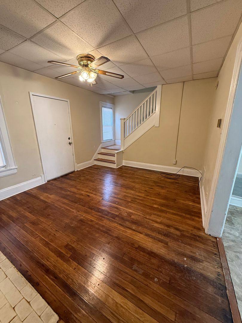 Apartment for rent at 917 Cart St, Charleston, WV 25311