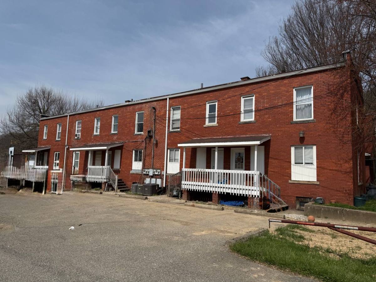Apartment for rent at 917 Cart St, Charleston, WV 25311