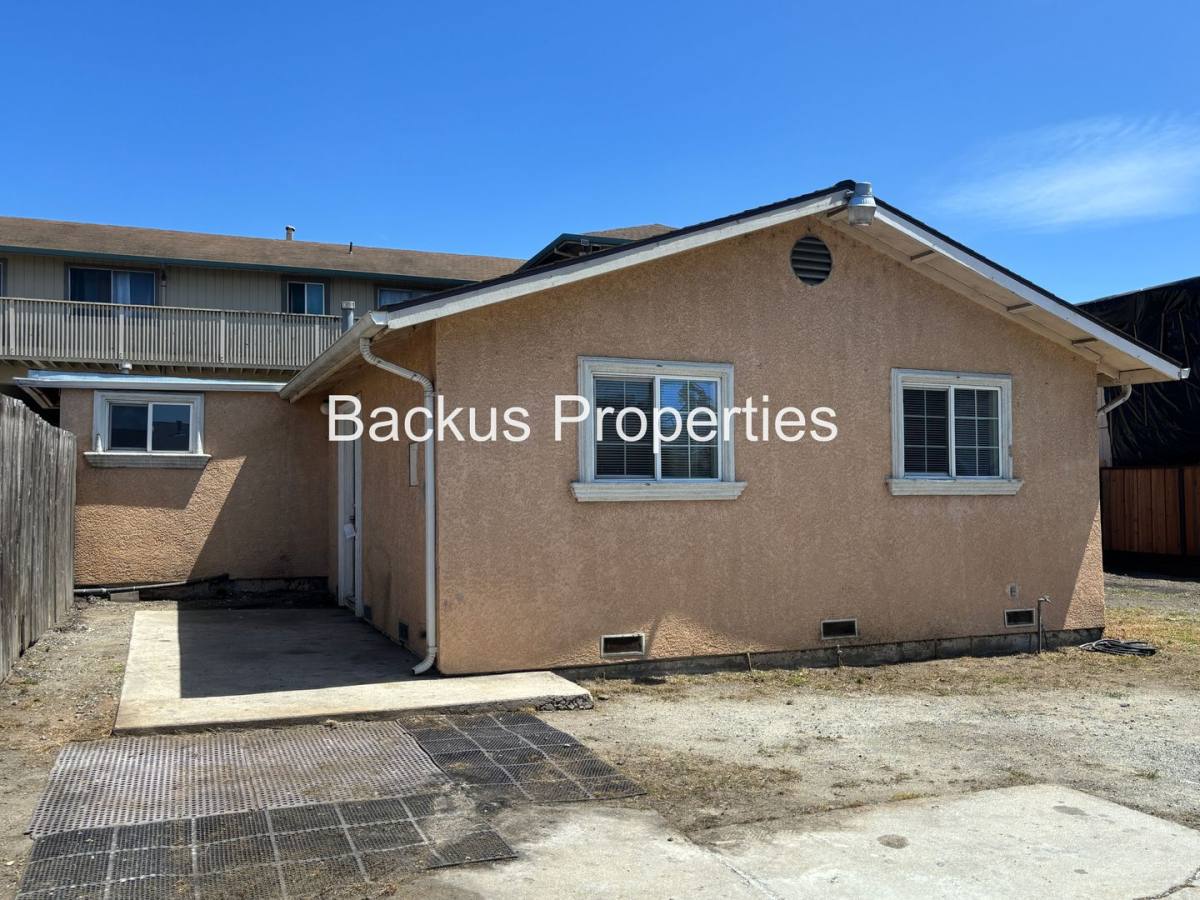 Apartment for rent at 516 James St, Salinas, CA 93905