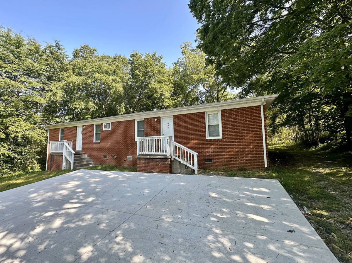 Apartment for rent at 896 Locust Dr, Clarksville, TN 37040