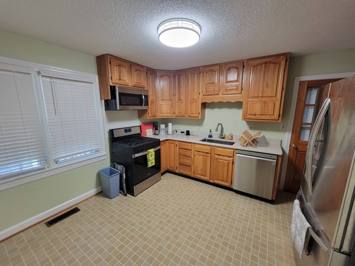 House for rent at 1304 Gracewood Dr, Greensboro, NC 27408