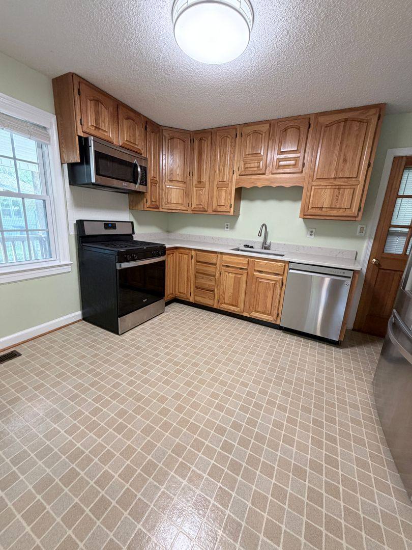 House for rent at 1304 Gracewood Dr, Greensboro, NC 27408