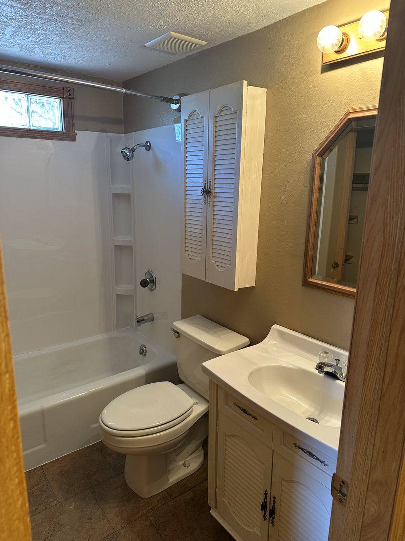 Apartment for rent at 716 S Iowa St, Mitchell, SD 57301