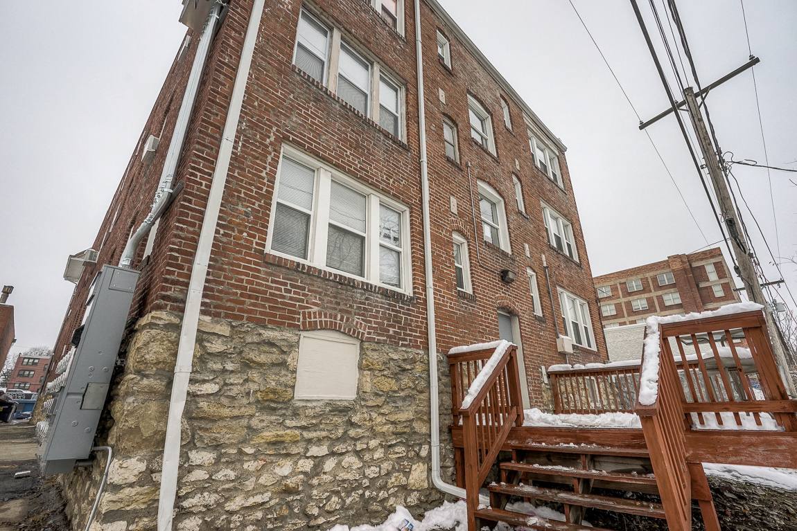 Apartment for rent at 3721 Broadway Blvd #11, Kansas City, MO 64111