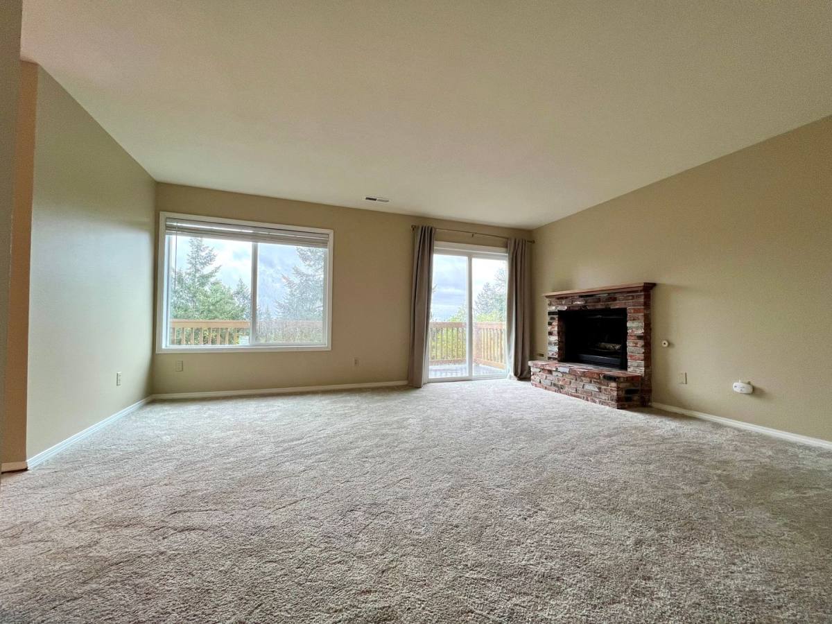 Apartment for rent at 304 Cervantes, Lake Oswego, OR 97035