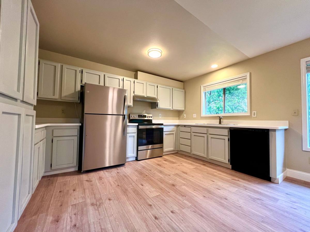 Apartment for rent at 304 Cervantes, Lake Oswego, OR 97035