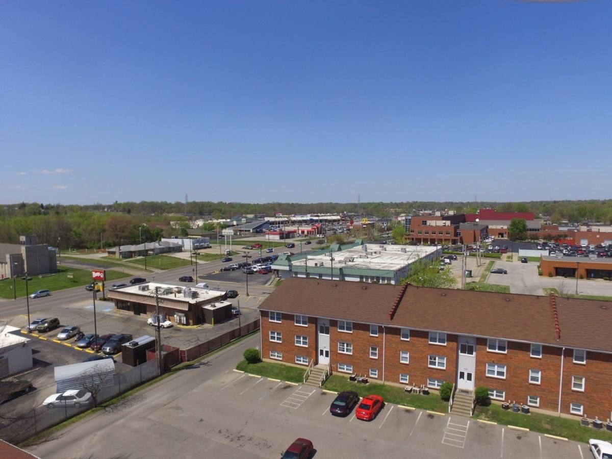 Apartment for rent at 702 Fairway Dr, Evansville, IN 47710
