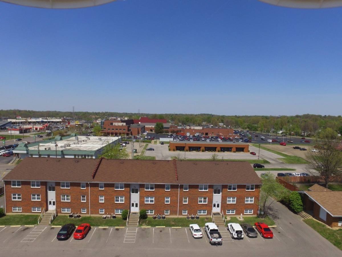 Apartment for rent at 702 Fairway Dr, Evansville, IN 47710