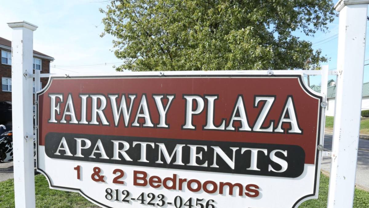 Apartment for rent at 702 Fairway Dr, Evansville, IN 47710