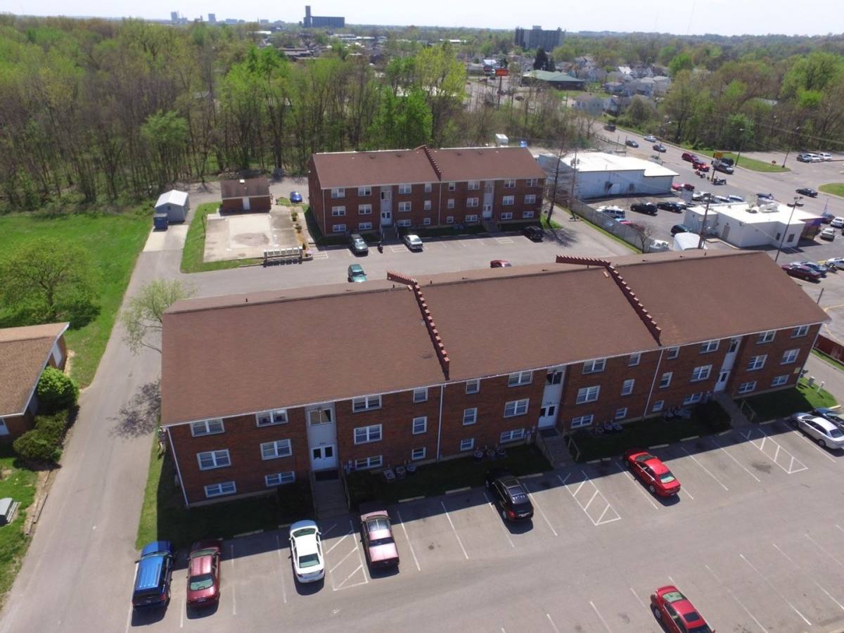 Apartment for rent at 702 Fairway Dr, Evansville, IN 47710
