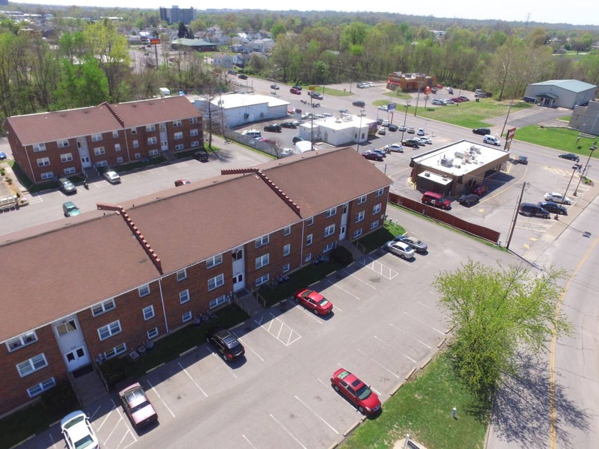 Apartment for rent at 702 Fairway Dr, Evansville, IN 47710