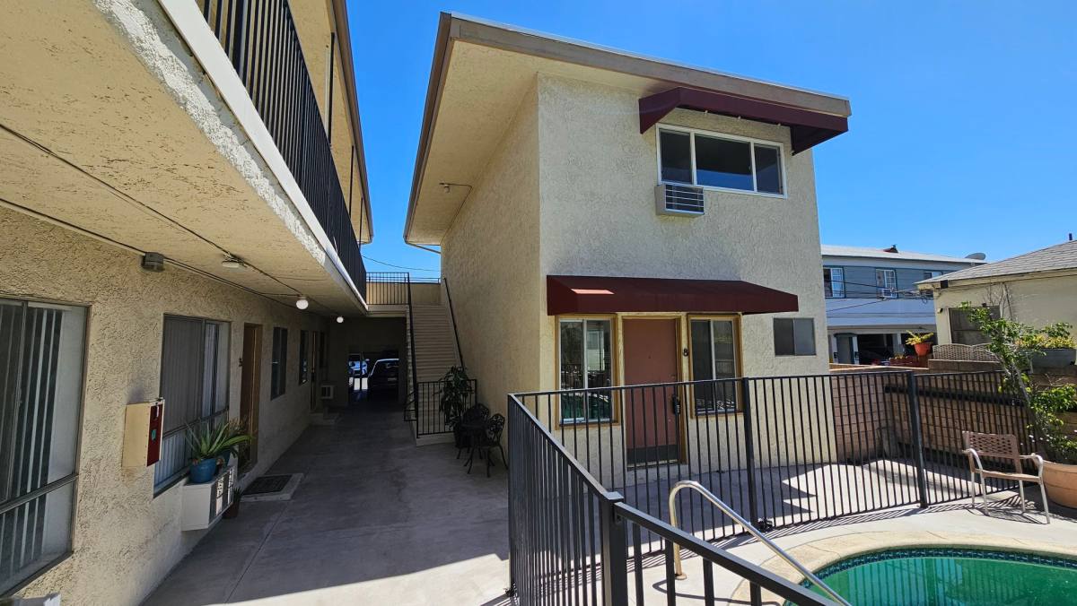 Apartment for rent at 350 S Sierra Madre Blvd, Pasadena, CA 91107