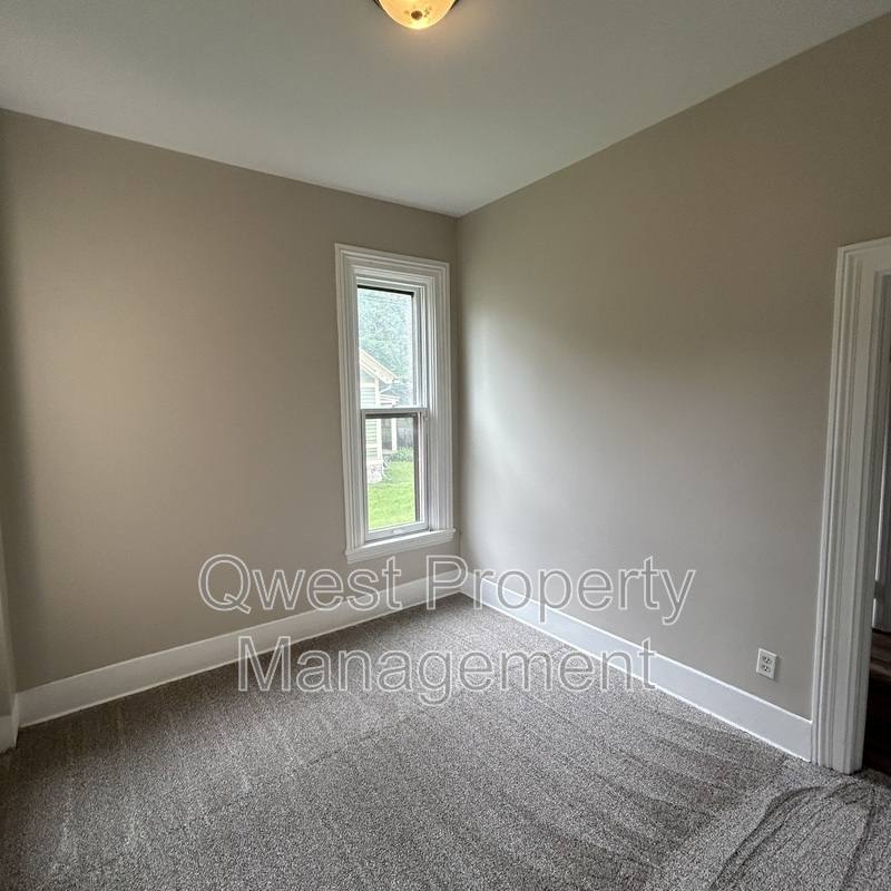 Apartment for rent at 221 Hollister Ave SE #1, Grand Rapids, MI 49506