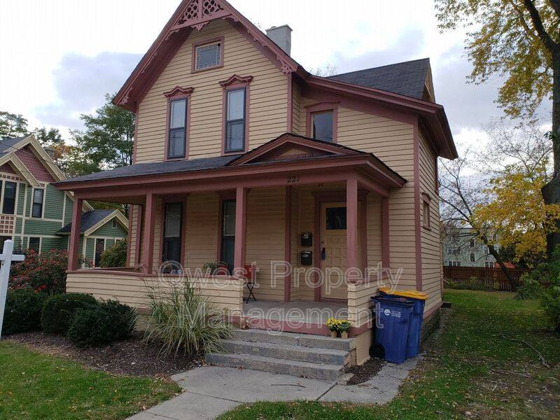 Apartment for rent at 221 Hollister Ave SE #1, Grand Rapids, MI 49506