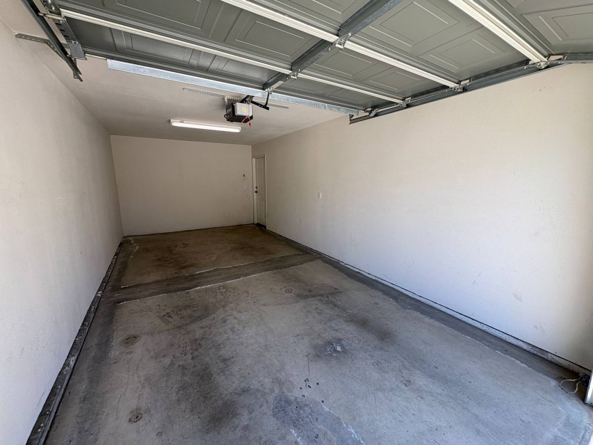 Apartment for rent at 2517-2523 W Oriole Ave, Visalia, CA 93291