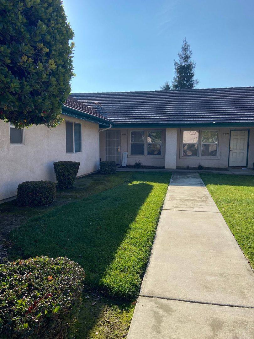 Apartment for rent at 2517-2523 W Oriole Ave, Visalia, CA 93291