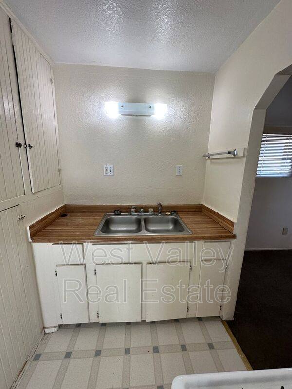 Apartment for rent at 725 1 2 Kern St #B, Taft, CA 93268
